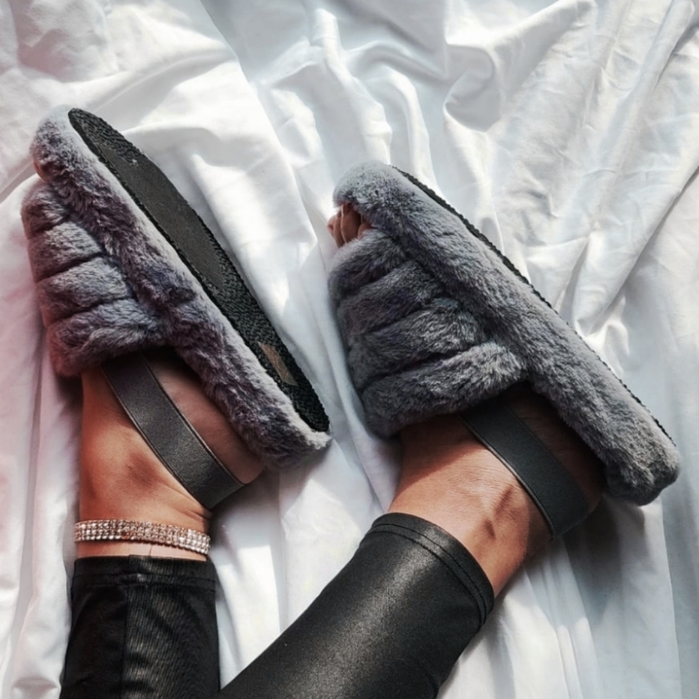 🚨The Comfy Collection// grey fur slide - Picture 6 of 7